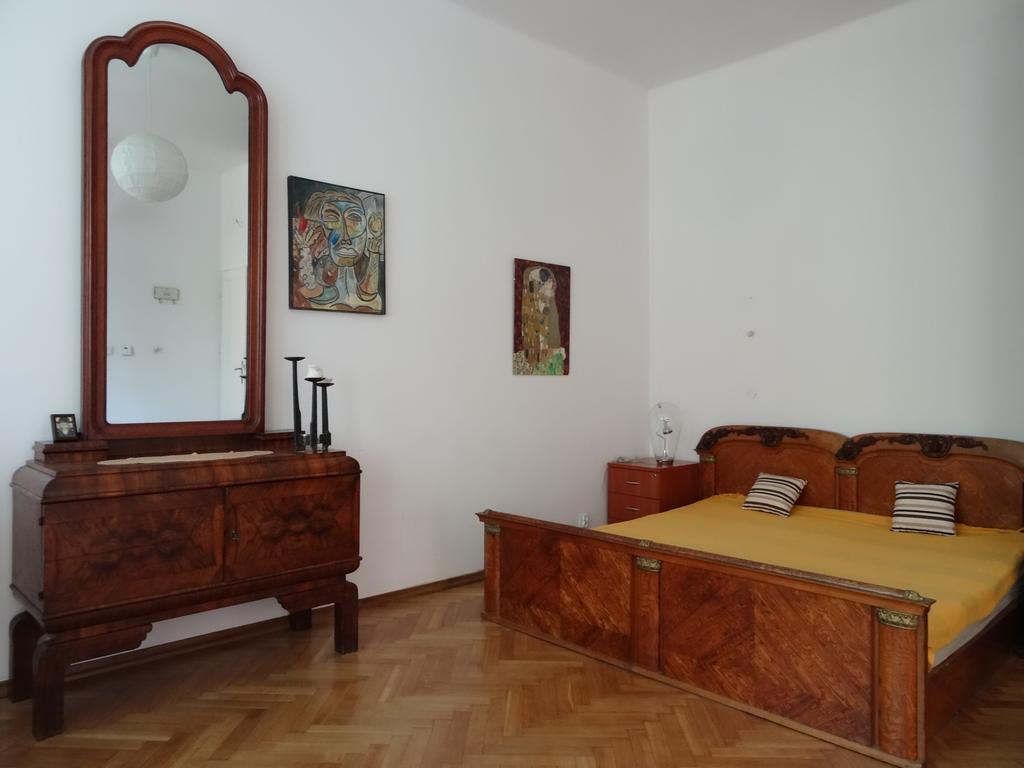 Place Apartament *